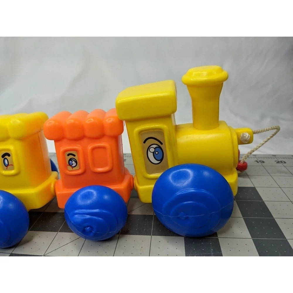 Blow‎ Mold Train Pull Toy Cars Caboose Whistle 5 Inch Tall